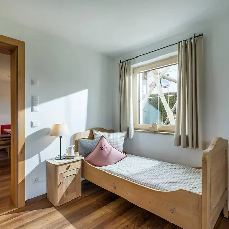 Apartament Holaus *