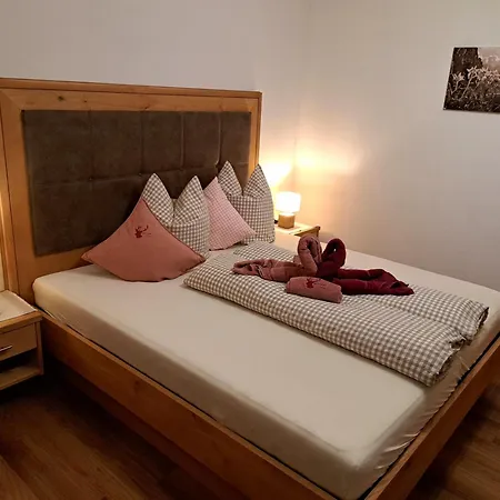 Apartament Holaus *